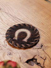 Načíst obrázek do prohlížeče Galerie, Podtácek z hovězí kůže