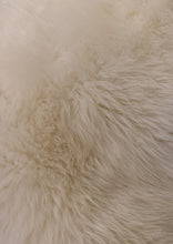 Načíst obrázek do prohlížeče Galerie, Bílá ovčí kůže