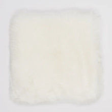 Načíst obrázek do prohlížeče Galerie, Polštář z ovčí kůže
