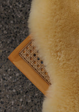 Įkelti vaizdą į galerijos rodinį, Medicininis avikailis itin trumpo plauko iš arti
