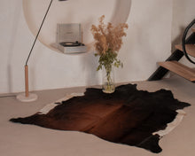 Įkelti vaizdą į galerijos rodinį, Rudas karvės kailis XXL
